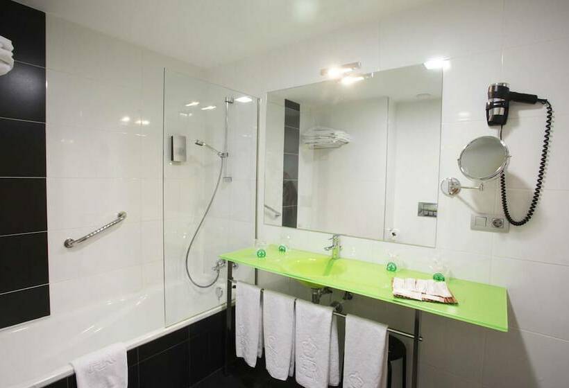 غرفة عائلية, Ele Enara Boutique