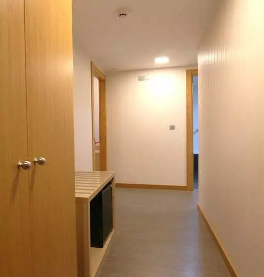 اتاق خانوادگی, Ele Enara Boutique