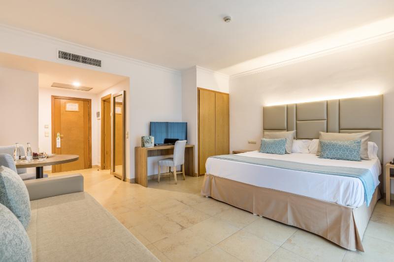 غرفة قياسية ثلاثية, Ele Enara Boutique