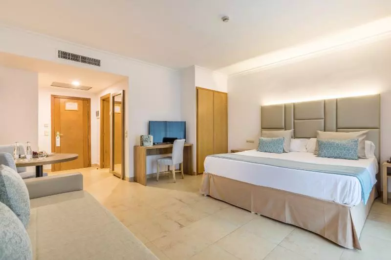 اتاق استاندارد سه نفره, Ele Enara Boutique