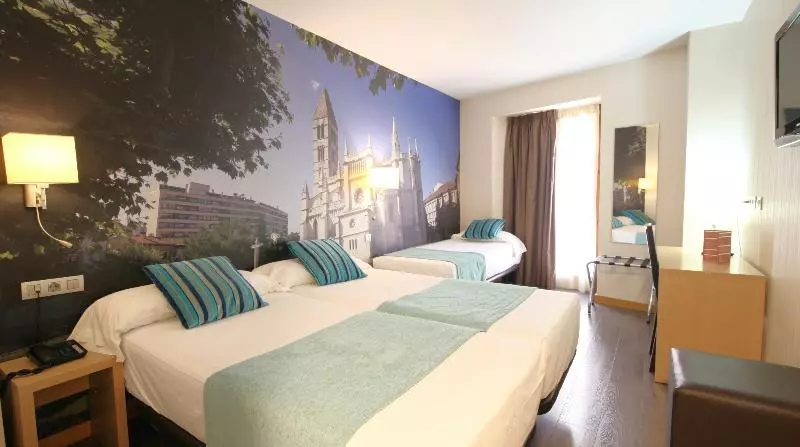 اتاق استاندارد سه نفره, Ele Enara Boutique