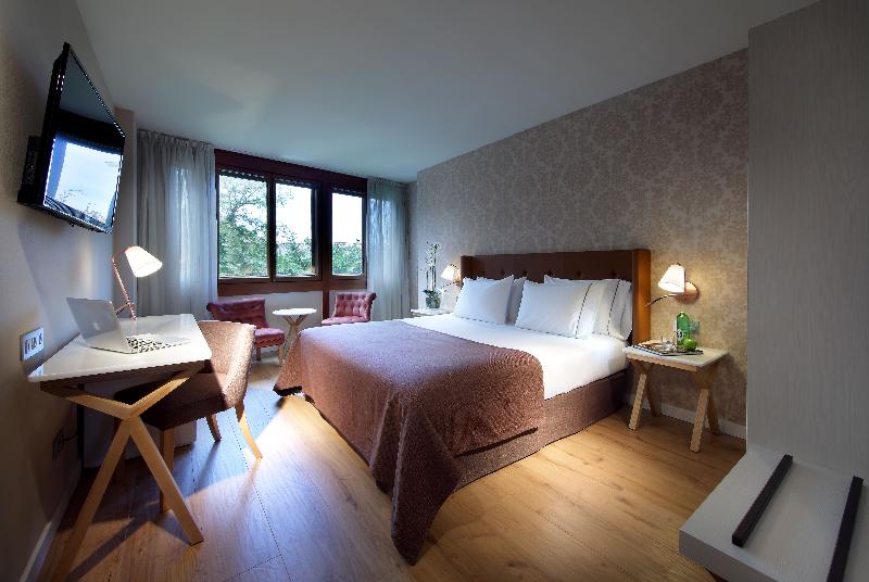 غرفة قياسية, Exe Casa De Los Linajes