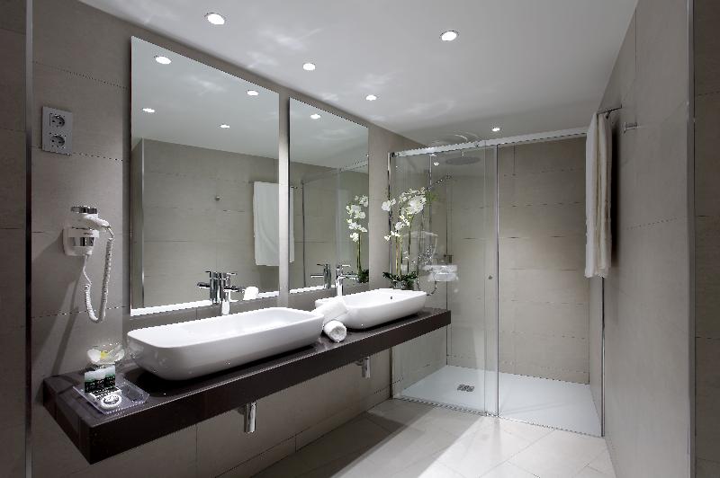 غرفة قياسية, Exe Casa De Los Linajes