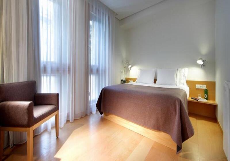 غرفة قياسية, Exe Casa De Los Linajes