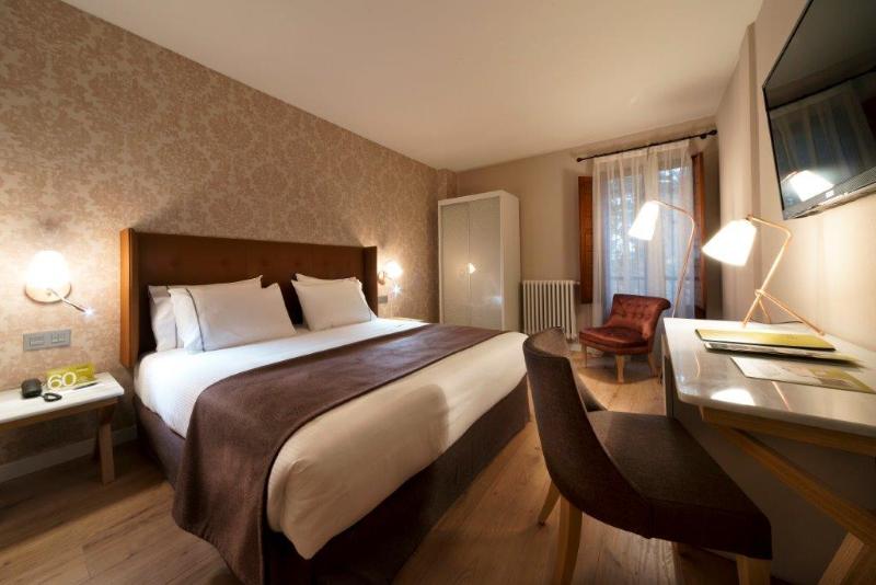 غرفة قياسية, Exe Casa De Los Linajes