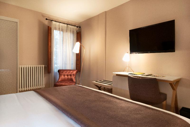 غرفة قياسية, Exe Casa De Los Linajes