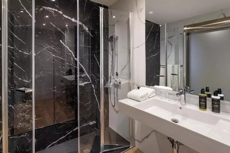 سوییت جونیور, Exe Sevilla Macarena