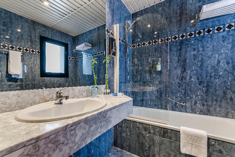 标准间, Exe Sevilla Macarena