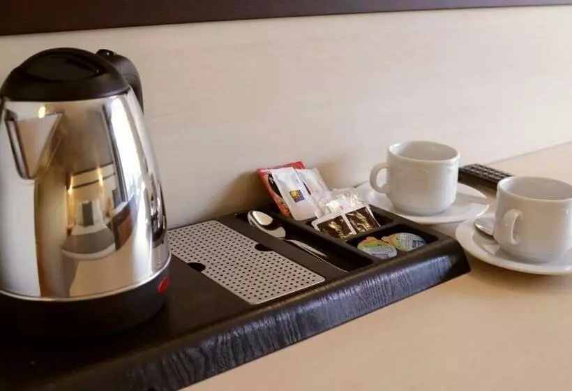 プールの見えるスタンダードトリプルルーム, Golden Port Salou & Spa