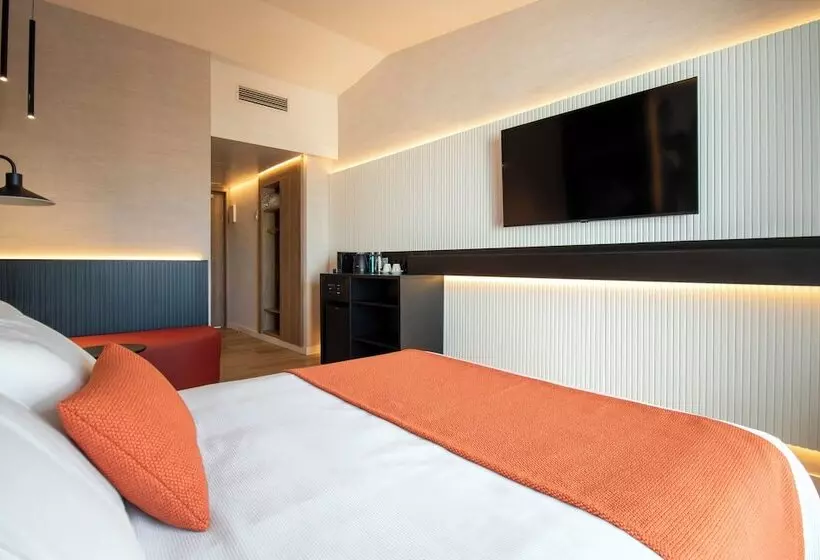 プレステージルーム, Golden Port Salou & Spa