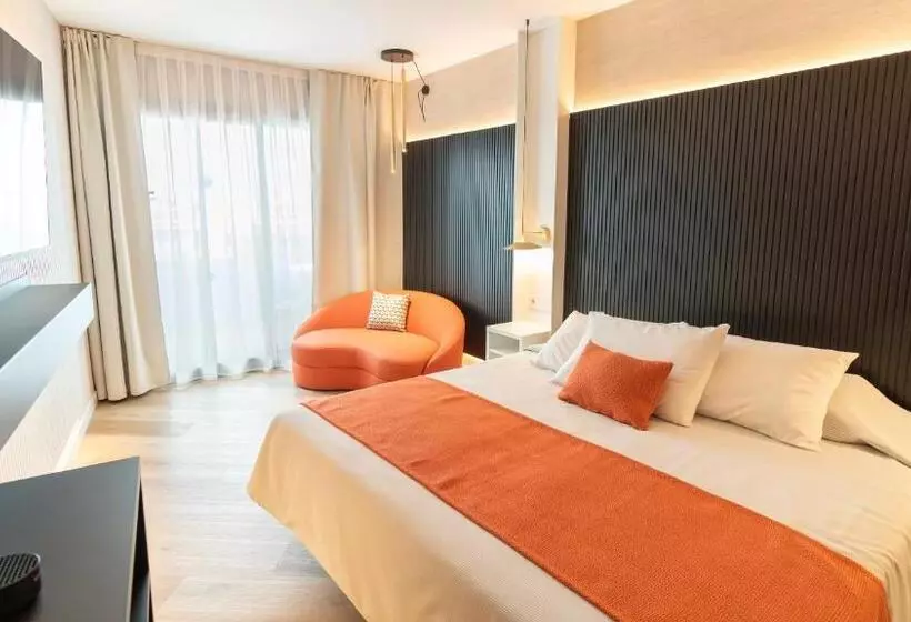 プールビューコンフォートルーム, Golden Port Salou & Spa