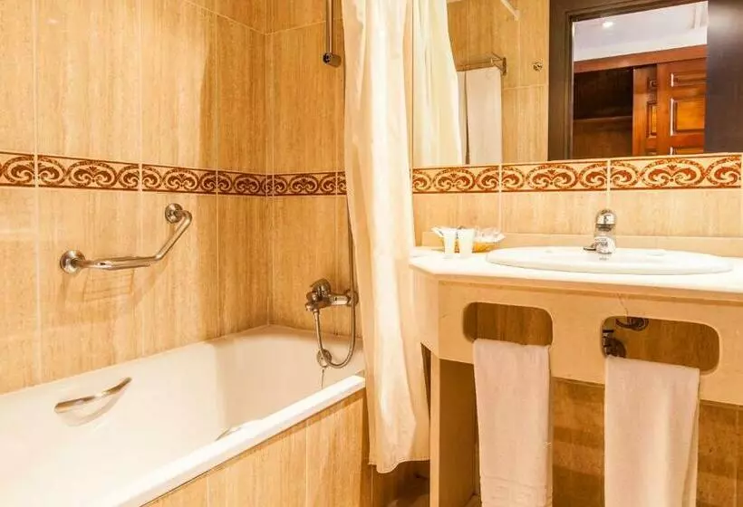 غرفة قياسية ثلاثية, Leonardo Hotel Torremolinos Costa del Sol