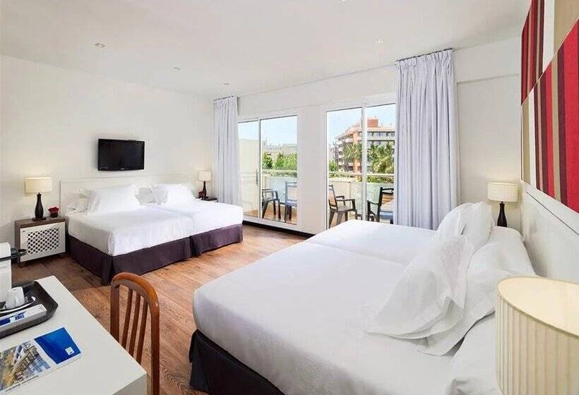 プールビューのスタンダードクアドラプルルーム, H10 Vintage Salou - Adults Only