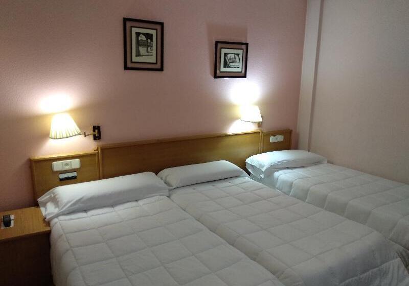 اتاق استاندارد سه نفره, Helmantico