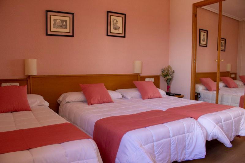 اتاق استاندارد سه نفره, Helmantico