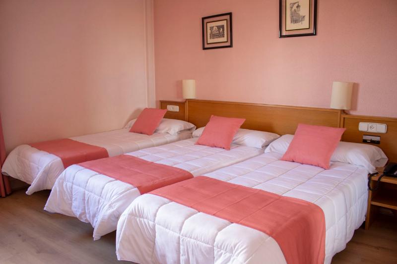 اتاق استاندارد سه نفره, Helmantico