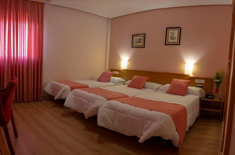 اتاق استاندارد سه نفره, Helmantico