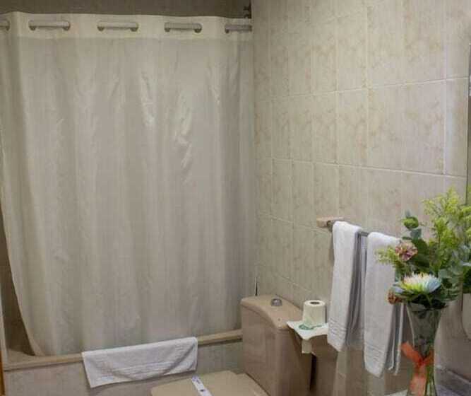 اتاق استاندارد سه نفره, Helmantico