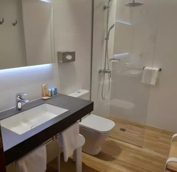 اتاق استاندارد سه نفره, Ibis Styles Figueres Ronda