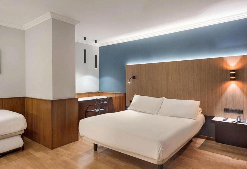 חדר סטנדרט לשלושה, Ibis Styles Figueres Ronda
