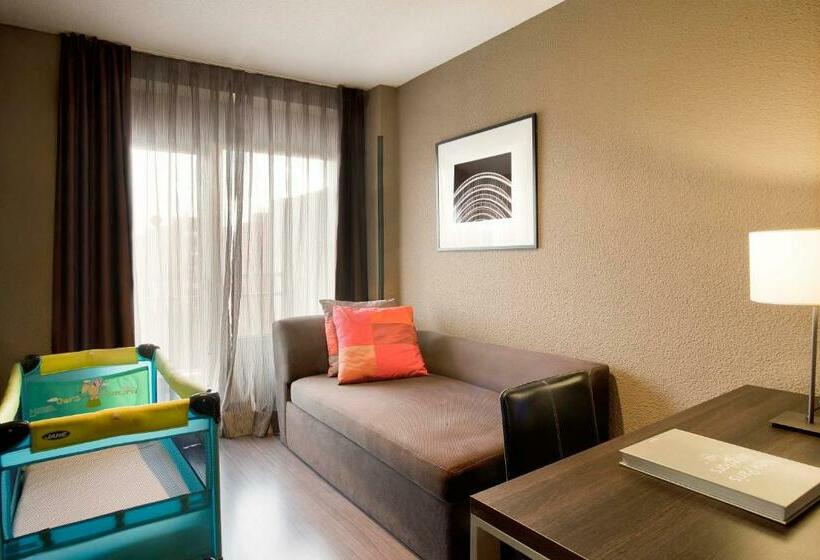 غرفة عائلية, Medium Valencia