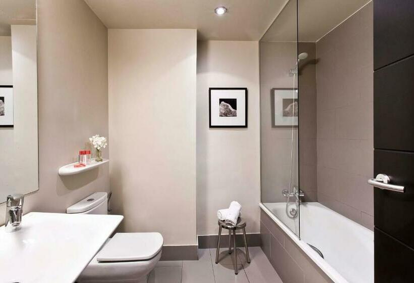 غرفة عائلية, Medium Valencia