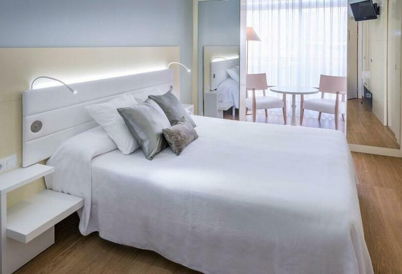 バルコニー付きスタンダードルーム, Monica