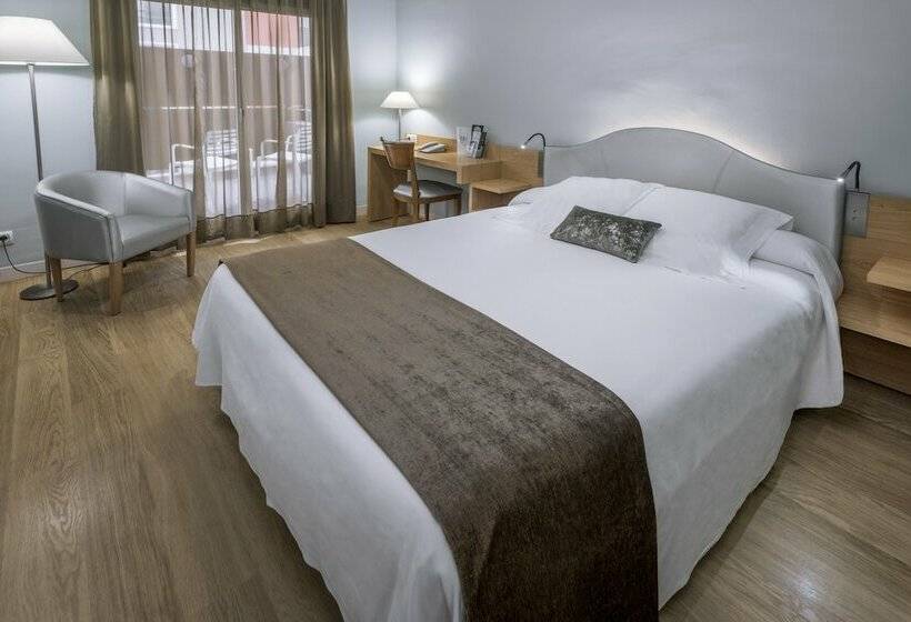 バルコニー付きスタンダードルーム, Monica