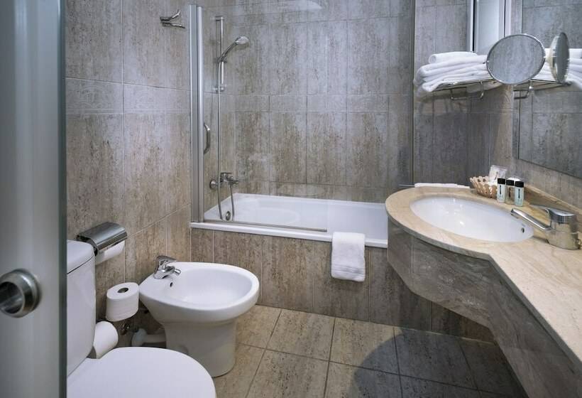 エコノミールーム, Monica