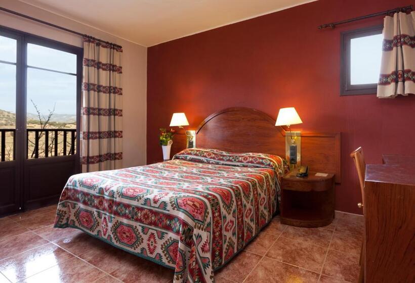 标准单人间, Mora