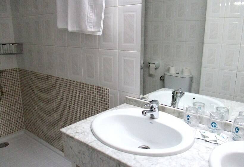 Номер Стандарт Трехместный, Perales