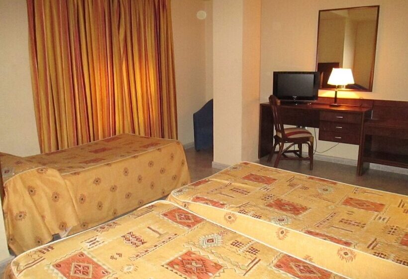 Номер Стандарт Трехместный, Perales