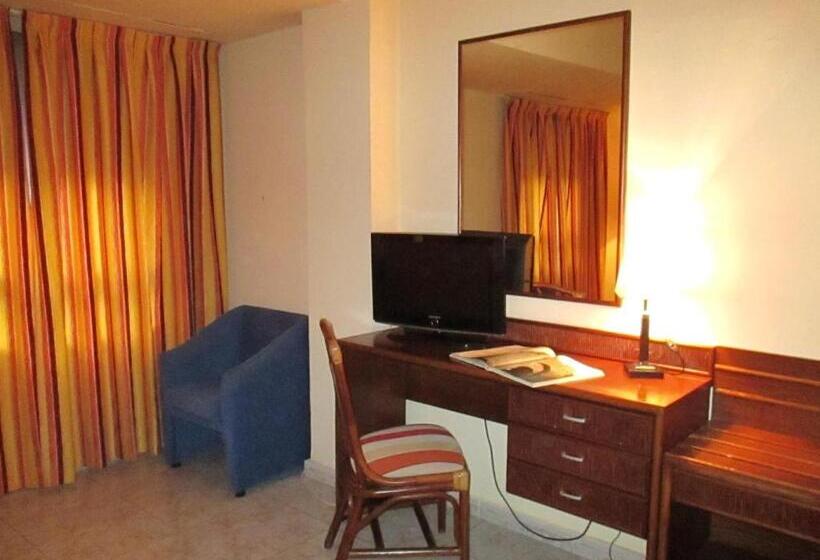 标准单人间, Perales