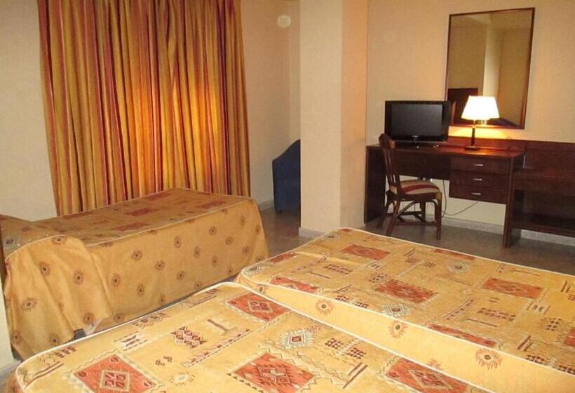 Номер Стандарт Трехместный, Perales