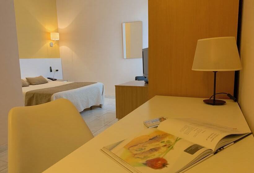 חדר סטנדרט, Restaurant Llansola