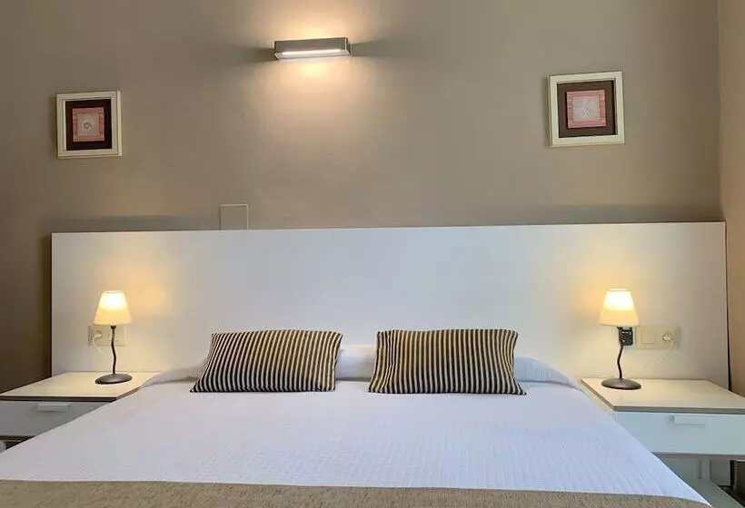 اتاق استاندارد, Restaurant Llansola