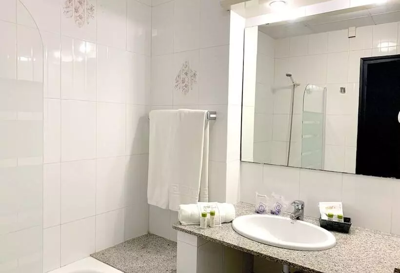 اتاق استاندارد با بالکن, Restaurant Llansola