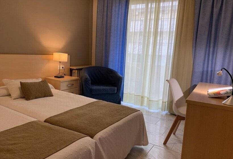 חדר סטנדרט עם מרפסת, Restaurant Llansola