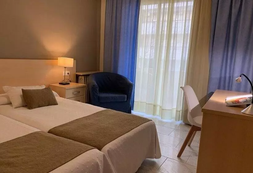 اتاق استاندارد با بالکن, Restaurant Llansola