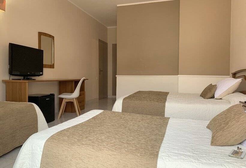 חדר משפחתי, Restaurant Llansola