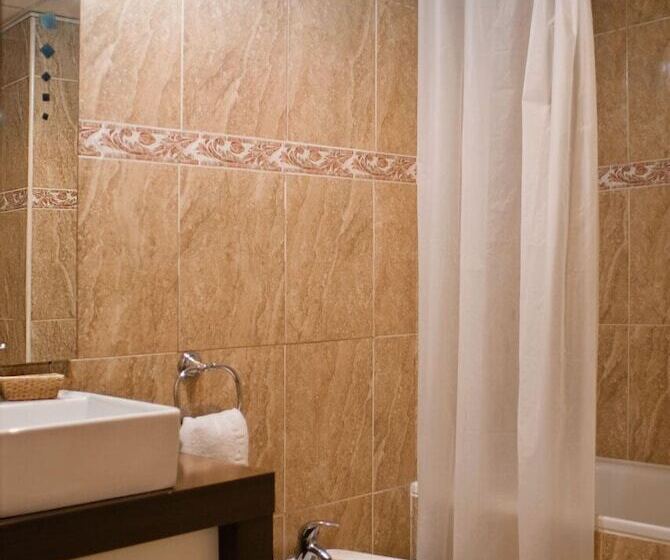 اتاق استاندارد چهار تخته, San Martin