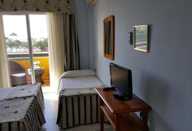 חדר סטנדרט לשלושה, Torre De Los Guzmanes