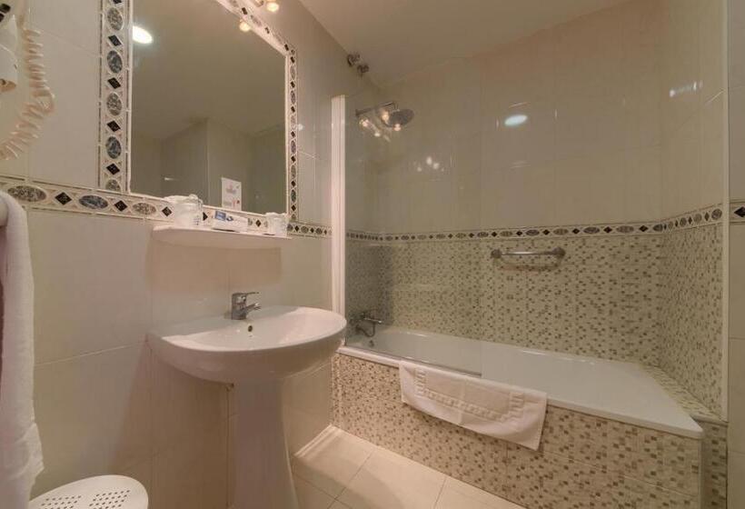 חדר סטנדרט לשלושה, Torre De Los Guzmanes