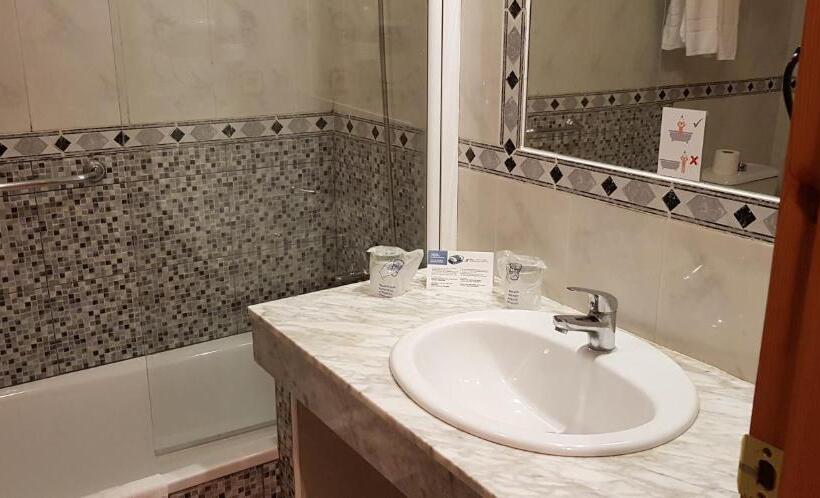 חדר סטנדרט, Torre De Los Guzmanes