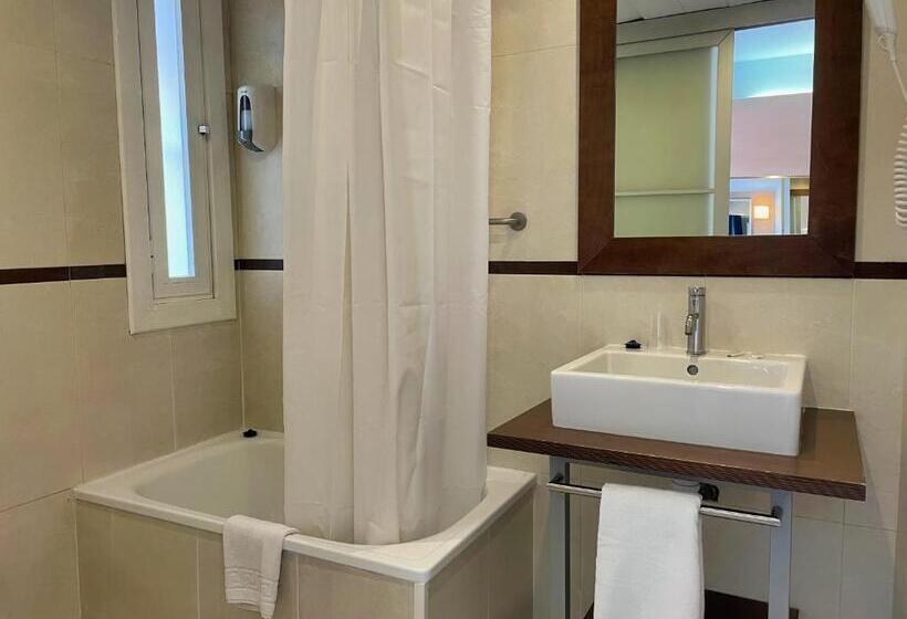 Chambre Supérieure Vue Piscine, Villamarina Club