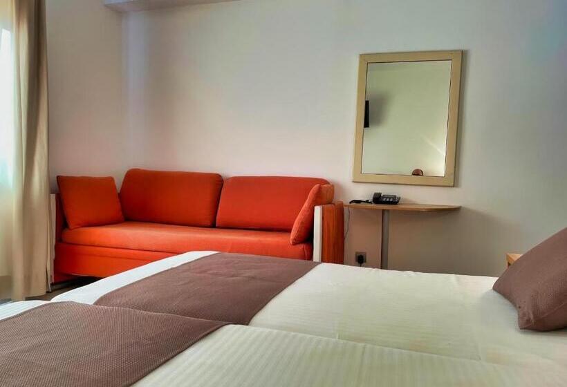 带双层床的家庭房间, Villamarina Club