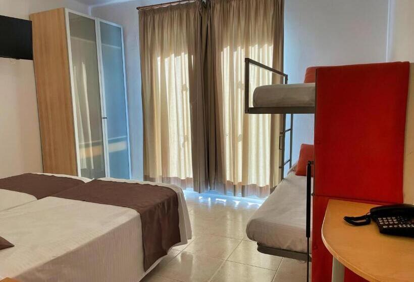 带双层床的家庭房间, Villamarina Club