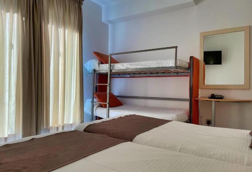 带双层床的家庭房间, Villamarina Club