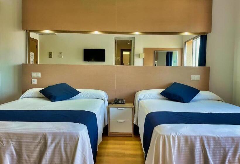 家庭房带泳池, Villamarina Club