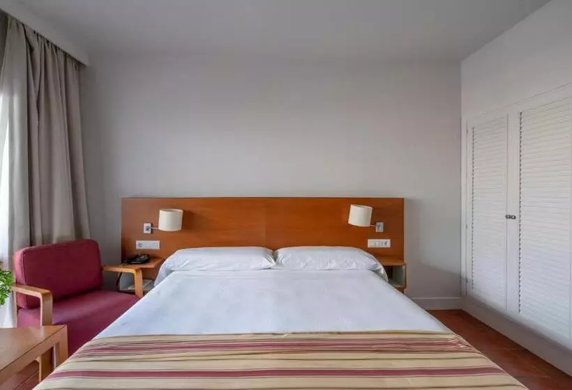 Standart Oda, Parador De Nerja